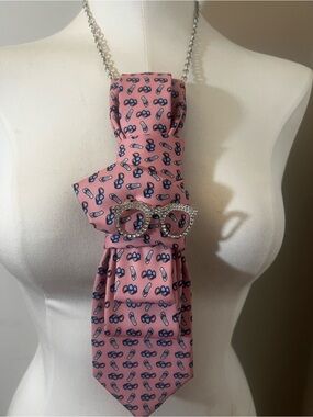 Elegant Pink Sunglasses-Print Necktie Necklace with Rhinestone Glasses Pin